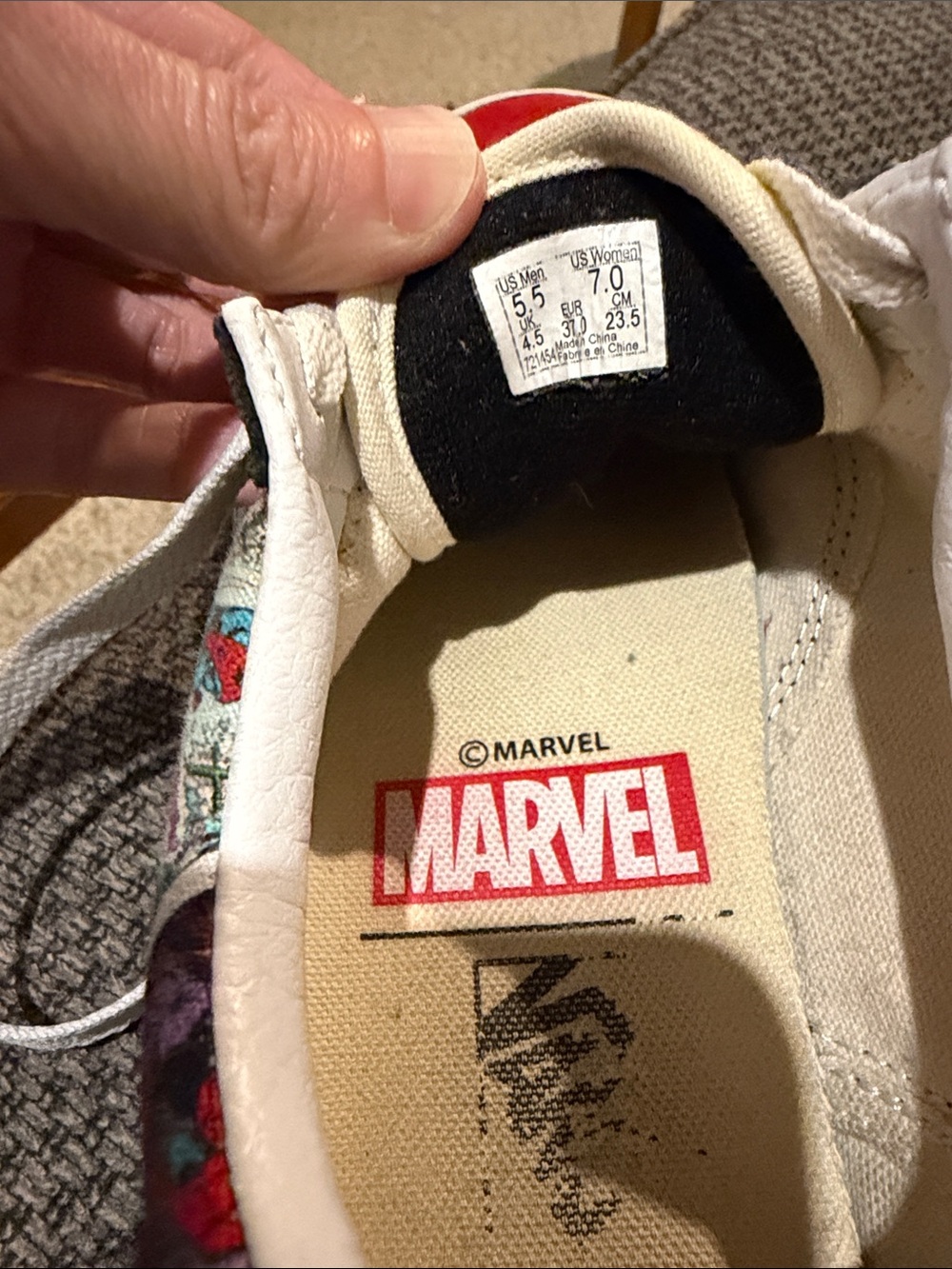 Women’s VANS Marvel Old School low tops - Picture 3 of 7